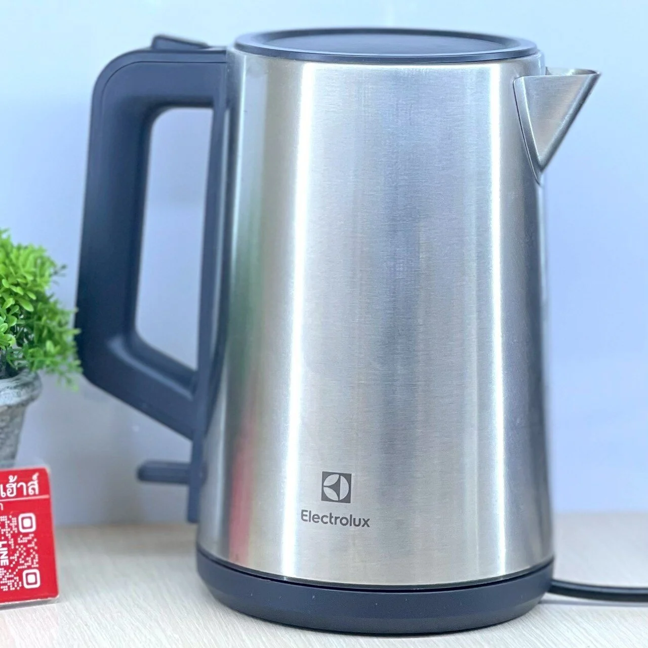 กาต้มน้ำไฟฟ้า ELECTROLUX (2000-2400 วัตต์,1.7 ลิตร) รุ่น E4EK1-50SS รูปที่ 1